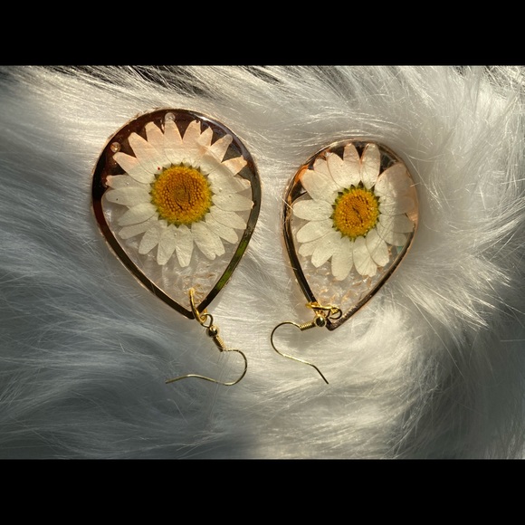 Real Flowers (Earings) - Picture 7 of 9